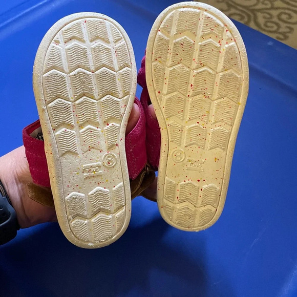 Tiny‎ Toms pink and tan sandals size 8 - Picture 2 of 6